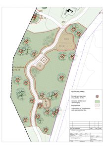 Situasjonsplan som viser plassering av trær, inngrepssoner og terrengforhold på eiendom.