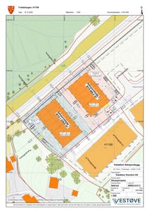Situasjonsplan som viser tomtens plassering, grenser, naboeiendommer og bygningens plassering på tomten.