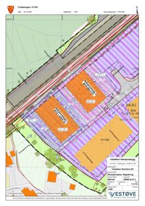 Situasjonsplan som viser tomtens grenser, bygningens plassering, veier og høydemål.