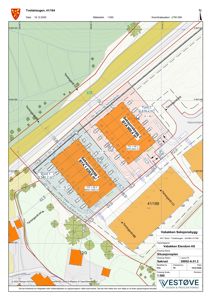 Situasjonsplan som viser tomtens beliggenhet, naboeiendommer, veier, og plassering av nye bygg (seksjonsbygg) med angitte arealer.