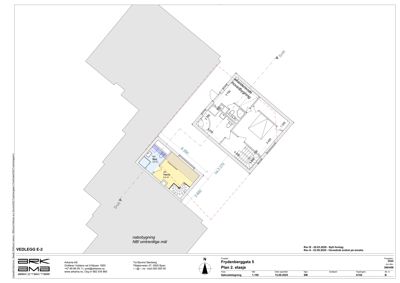 Etasjeplan (Plan 2) som viser romfordeling, mål og plassering av en bygning i forhold til nabobygning.