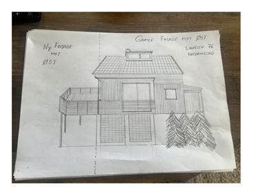 Håndtegnet fasadeopprikk som viser en bygning sett fra øst, med merking av 'Ny FASADE' og 'Gamle FASADE'.