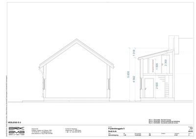 Snittegning (Snitt A-A) som viser bygningens høyde, takhøyde og innvendige høyder.