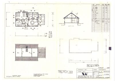 En tegning som viser et snitt (Snitt A-A) av en bygning, samt et tilhørende etasjeplan og en situasjonsplan.