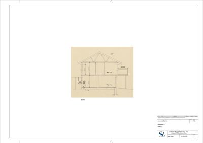 Snittegning som viser tverrsnitt gjennom bygningen med mål på høyder og etasjer.