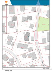 Situasjonsplan som viser tomtegrenser, eiendomsnummer, bygningers plassering og veinavn (Dammveien, Sjøveien).