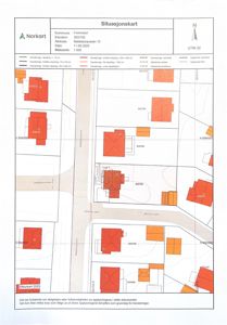 Situasjonskart som viser eiendomsnummer, tomtegrenser og bygningsplassering i Nøtterøyveien 12.