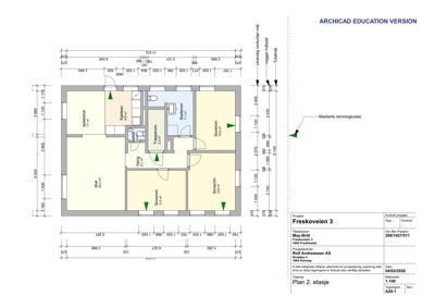 Etasjeplan (2. etasje) som viser romfordeling, mål og funksjoner i et hus.