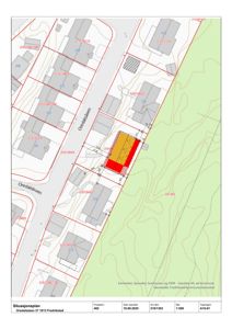 Situasjonsplan som viser tomtens plassering i forhold til nabolag, veier (Oredalsbuen, Oredalsåsen) og terrengforhold.