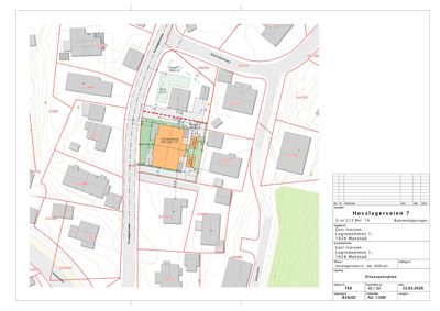 Situasjonsplan som viser bygningens plassering i forhold til nabolaget, veier og topografi.