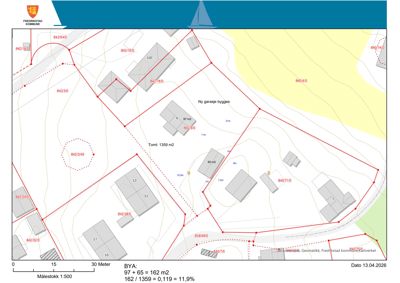 Situasjonsplan som viser tomtens grenser, høydemålinger (konturer), eksisterende og planlagt bebyggelse samt beregnet BYA (Bruksareal) i forhold til tomtearealet.