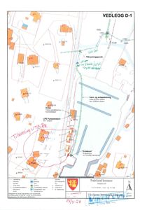 Situasjonsplan som viser tomt, nabobebyggelse og vann- og avløpsledninger med tilknytningspunkter.