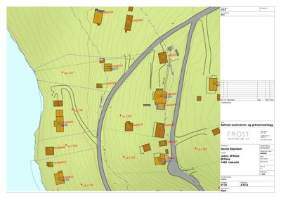 Situasjonsplan som viser tomtens form, høydeforhold (konturer), eksisterende bygninger og planlagt infrastruktur (sekknadsvann og gravvannsanlegg).