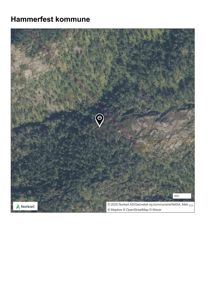 Et satellittbilde (flyfoto) av et område i Hammerfest kommune, vist via Norkart. Bildet viser terreng, vegetasjon og en markert punktmarkør.