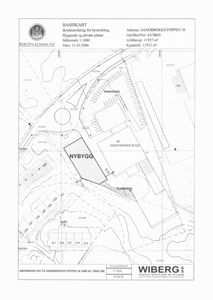Situasjonsplan (basiskart) som viser tomtens beliggenhet, grenser, eksisterende og planlagt bebyggelse, samt parkeringsplasser.