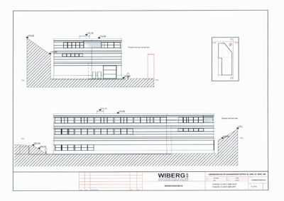 Fasadetegning som viser bygningens utseende sett fra sør-vest, med oppriss av etasjer, vinduer og terrengforhold.