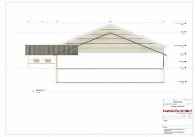 Snittegning av en bygning som viser takkonstruksjon, veggtykkelse og nivåer.