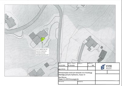 Situasjonsplan som viser tomtens form, eksisterende bygninger, veier og planlagt nybygging (mønetak og vinduer).