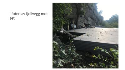 Fotografi av en nybygd terrasse eller plattform i foten av en fjellvegg.