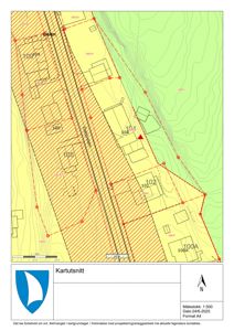 Situasjonsplan (kartutsnitt) som viser tomtene, bygninger, høydemålinger og grenser for et område.