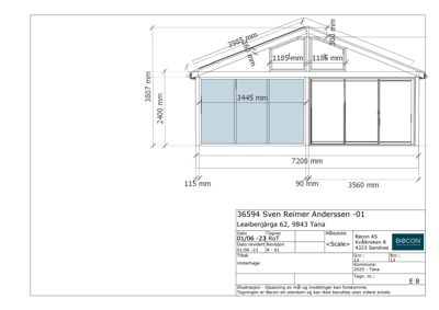 Fasadetegning av en bygning sett fra fronten med mål og dimensjoner.