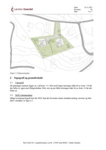 Situasjonsplan som viser tomtens beliggenhet i forhold til omgivelsene, inkludert topografi (konturlinjer), veier og nabobebyggelse.