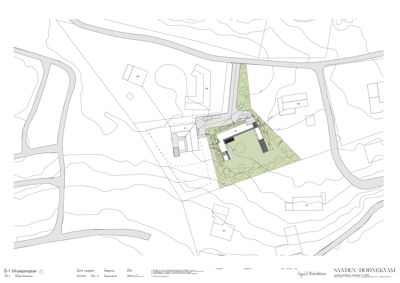Situasjonsplan som viser bygningens plassering i forhold til tomme, veier og terrengforhold.