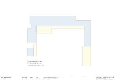 Etasjeplan (plan_AreaOppsett) som viser romfordeling og arealoppsett for en bygning, med fargekodet oppdeling mellom 'BEBYGD AREAL' og 'TERRASSE/PLATING'.