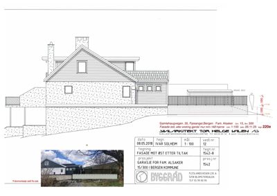 Fasadetegning av en bolig med garasje, inkludert mål, materialer og endringer etter tiltak.