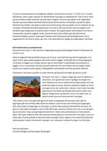 Fotografi av en hytte med terrassmur og villin, sett fra en vinkel som viser både bygningen og omgivelsene.