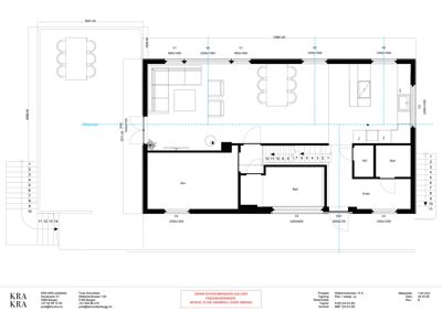Etasjeplan (1. etasje) som viser romfordeling, dører, vinduer og stueplan for et hus.
