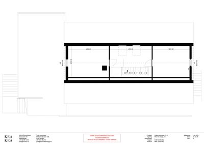 Etasjeplan (1. etasje) som viser romfordeling, dører, vinduer og trapp til 2. etasje.