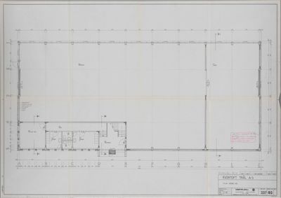 Etasjeplan (etasjeplan) som viser romfordeling, vegger, dører og trapp for bygningen 'FJORTOFT TRÅL'.