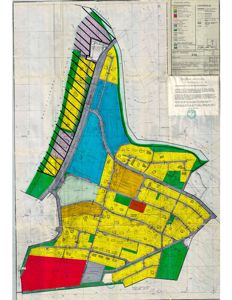 Situasjonsplan som viser tomtens form, grenser, bebyggelse og arealbruk (fargekodet).