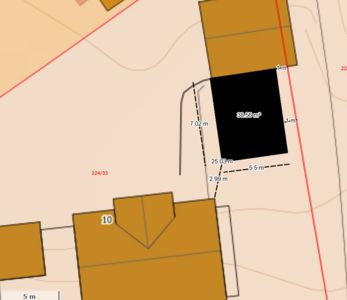 Situasjonsplan som viser tomtens form, grenser, nabobebyggelse og mål på eiendommen (39,56 m²).