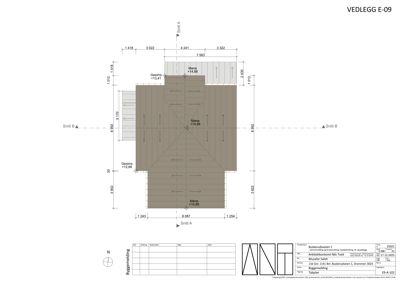 Snittegning som viser tverrsnitt gjennom bygningen med høydemål og romfordeling.