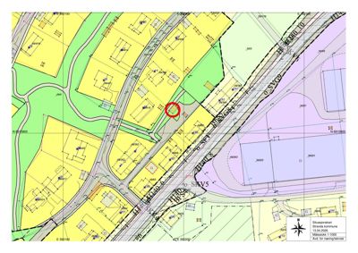 Situasjonsplan som viser eiendomsforhold, vegnett og bygningsplasseringer i Strømsø kommune.
