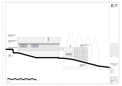 Snittegning (E-7) som viser bygningens høydeprofil, grunnmur, takhøyder og terrengforhold.