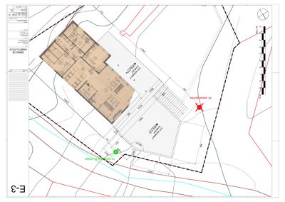 Situasjonsplan som viser tomtens grenser, eksisterende og planlagt bygning, samt plassering av EL-stolper og vegger.