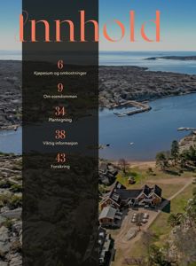 Fotografi av eiendom med bygninger, hav og kystlandskap.