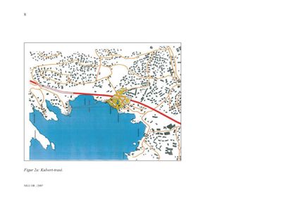 Kart over et område med bygningsmasse, infrastruktur (veier) og vann. Bildet viser en 'Kulturt-rasé' (Kulturtrasé) som er markert med en rød linje.