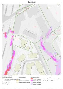 Et basiskart som viser eiendomsgrenser, bygningsplasseringer og helningsklassifisering for et område.