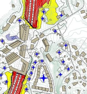 Situasjonsplan som viser etasjeforhold, terrengform (konturlinjer), bebyggelse og fargekodet informasjon om geologi eller grunnforhold.