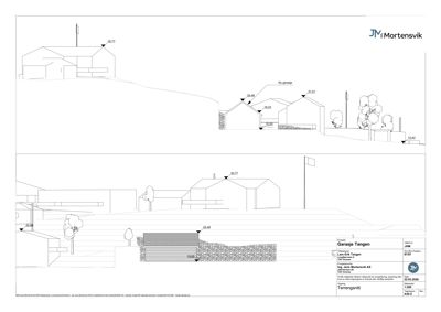 Snittegning som viser tverrsnitt av bygningen og terrenget, inkludert høydemål og terrengform.