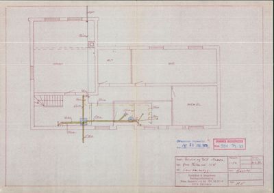 Etasjeplan eller romfordeling for en bygning, med rombetegnelser som 'HØRSTY', 'KJØK', 'GANG' og 'BRØNSSEL'.