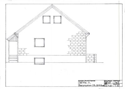 Fasadetegning som viser bygningens utseende fra fronten, inkludert vinduer, takform og murverk.