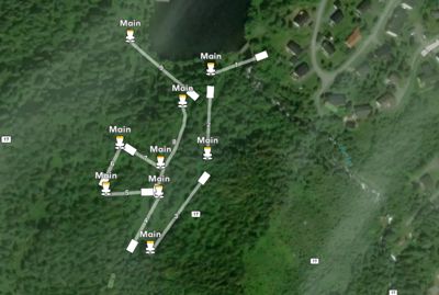 Kart med overlagte ruter og punkter (merket 'Main') på et satellittbilde av et naturområde.