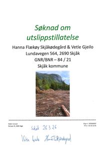 Fotografi som viser et område med skog og tømmer, sannsynligvis et bygge- eller utslippssted.