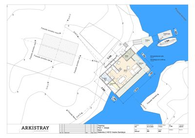 Etasjeplan (Plan 1. etasje) som viser romfordeling, dimensjoner og fasaderetninger for en hytte ved Slatvikka.