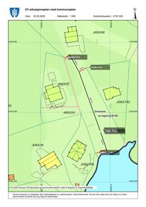Situasjonsplan (D1) som viser tomtens grenser, nabotomter, eksisterende bygninger, kommunale planer (f.eks. drensrør) og koordinatsystem.
